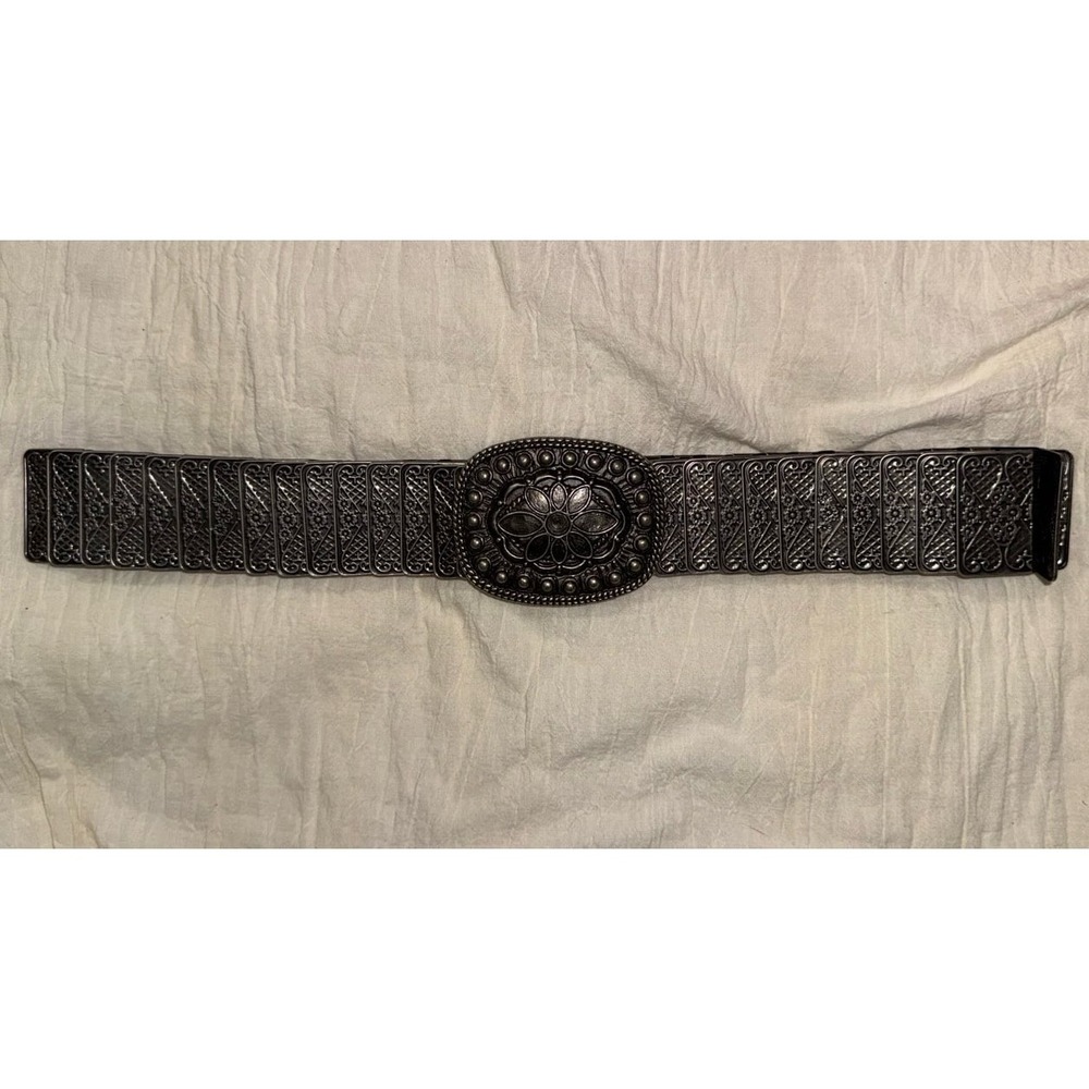 Silver tone floral buckle fish scale sectioned plated stretch belt vintage